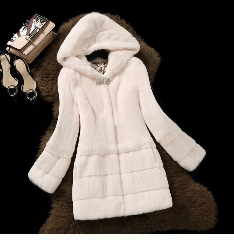 Короткая шубка с капюшоном. Пальто меховое женское. Elena furs шубы. Мутон (мех). Джинсовка с мехом женская.