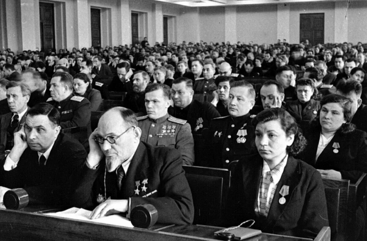 Первые выборы партия. Верховный совет СССР 1936. Депутат Верховного совета СССР. Президиум Верховного совета СССР 1936. 1 Сессия Верховного совета СССР 1946.