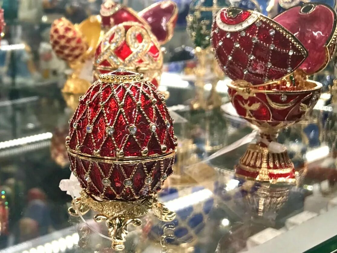 Алмазный фонд достопримечательности. Яйца фаберже в оружейной палате. яйца фаберже в оружейной палате в москве. оружейная палата и алмазный фонд московского кремля. оружейная палата фаберже.