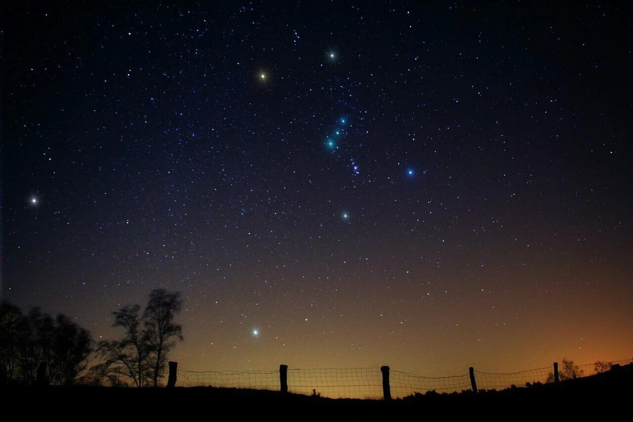 Звезды видимые с земли. Пояс Ореон Созвездие. Созвездие Орион созвездия. Созвездие Ореон на небе. Звездное небо Созвездие Орион.