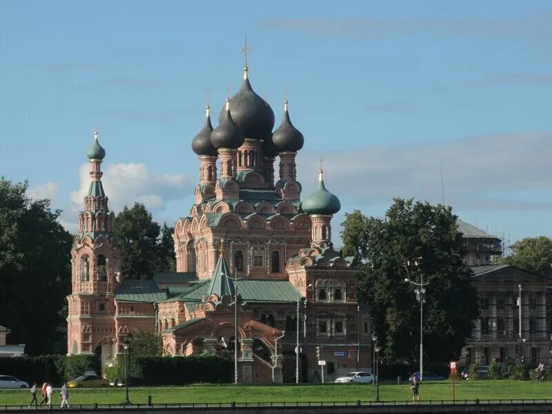 Расписание служб в останкино. Троицкая Церковь в Останкино. Церковь Троицы в Останкино история. Останкино усадьба Троицкий храм. Храм Живоначальной Троицы в Лефортово.