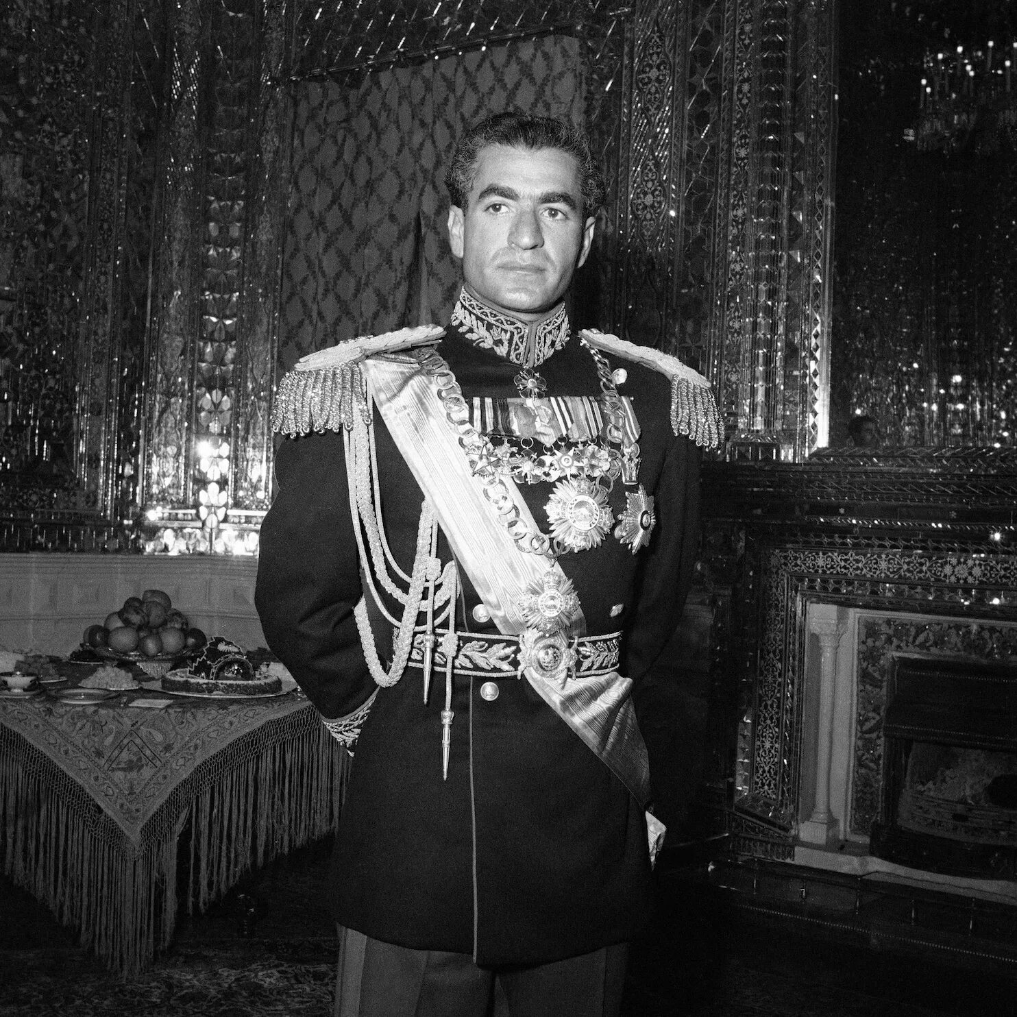 Король ирана пехлеви. Шах ирана пехлеви. Мохаммед реза пехлеви. Ирана мохаммед реза пехлеви. Мохаммед реза пехлеви.