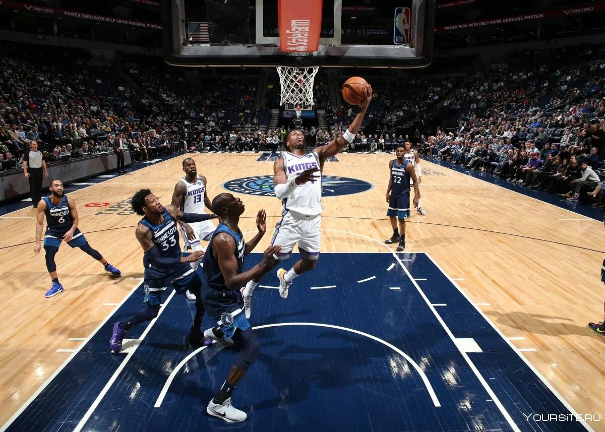 Защита в баскетболе. Коби брайант бросок. Giannis antetokounmpo miami heat. Баскетбол фото. Нападение в баскетболе.