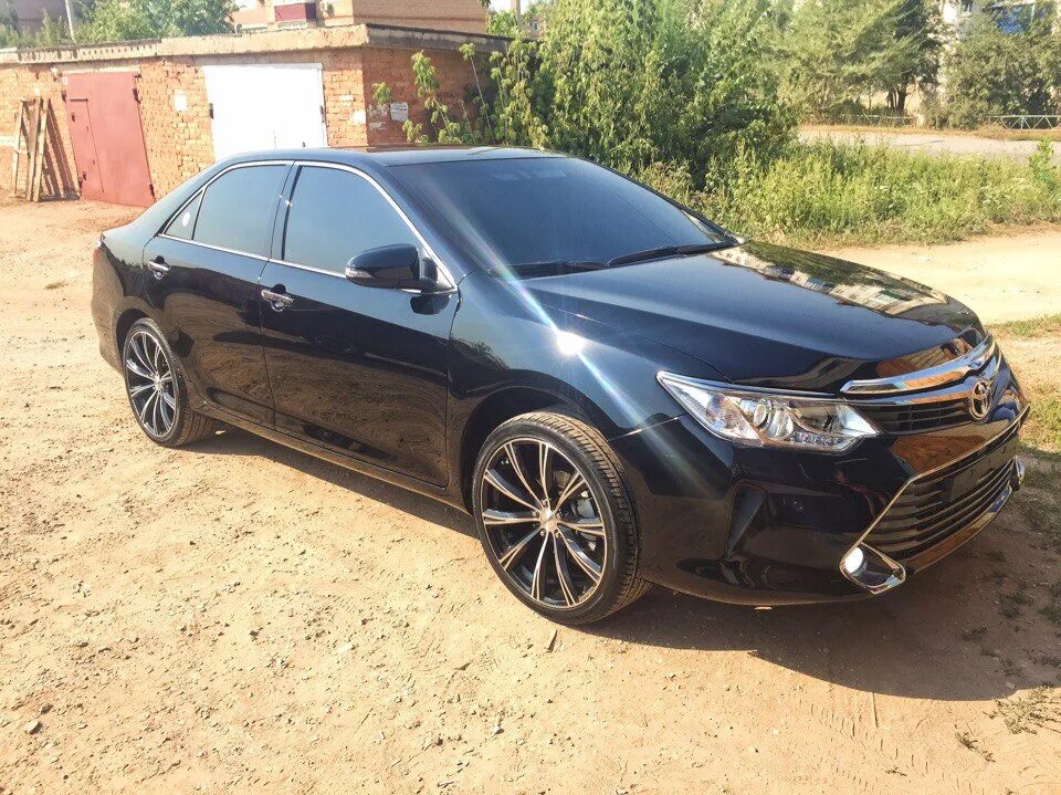 Toyota Camry xv50 r20. Toyota Camry 50 диски r20. Тойота Камри 55 3.5 r 20. Camry 55 r18.