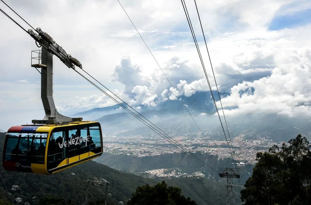 Маятниковая канатка домбай. Олимпос телеферик. Телеферико де мерида канатная дорога. Ай петри канатная дорога. Фуникулер владивосток 2022.