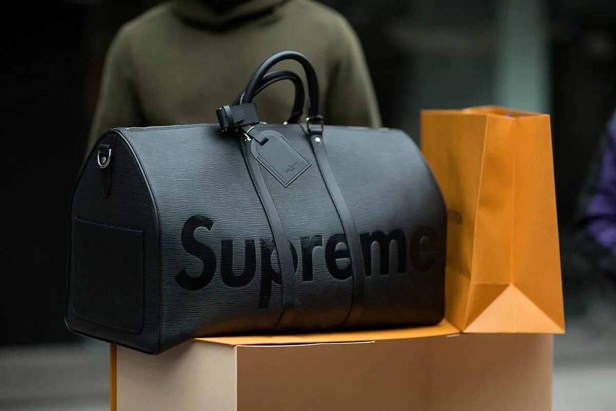 This bag is for. Сумка Луи Виттон Суприм. Supreme Louis Vuitton сумка. Рюкзак Луи Виттон Суприм мужской. Louis Vuitton Bag men.