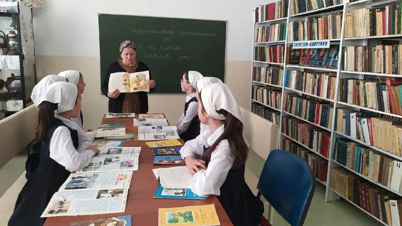 заведующая библиотекой или библиотеки. соколова юлия николаевна. фио заведующей дет сада 40. елена михайлова белгород. библиотекарь в библиотеке.