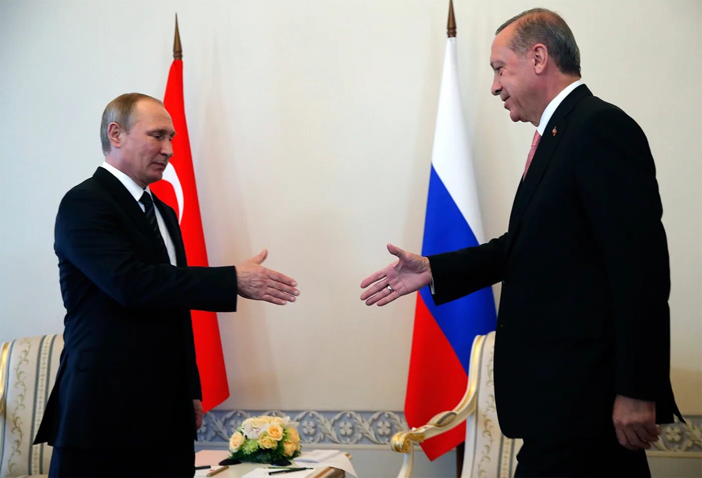 Россия турция перемирие. Эрдоган рукопожатие. Турция Россия рукопожатие. Россия и Турция Дружба.