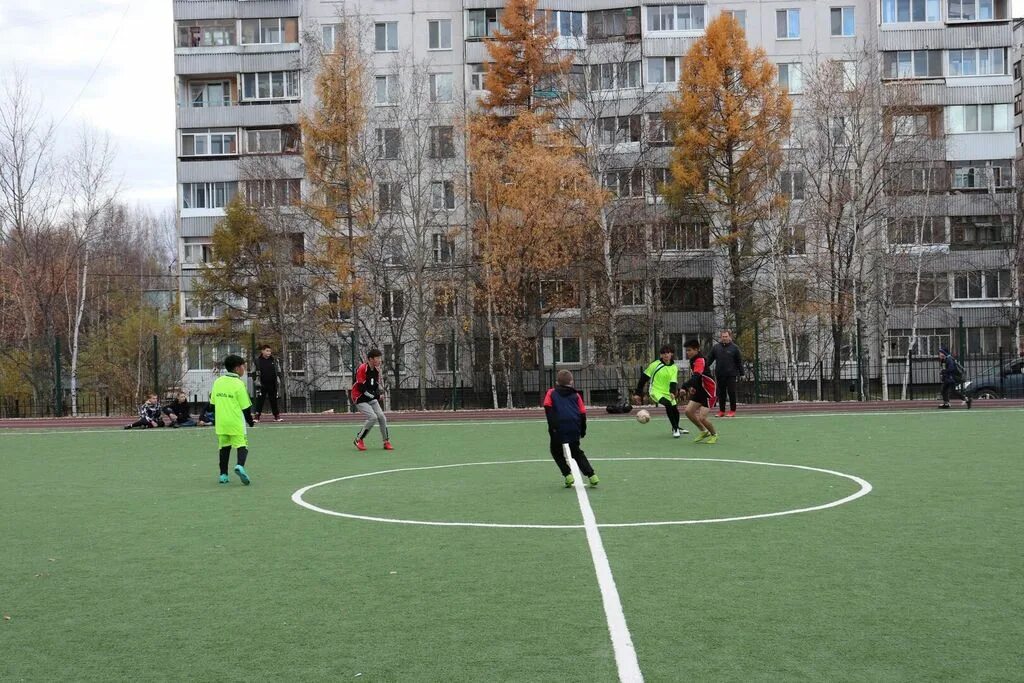 Школьная футбольная команда выиграла. Команда. Команда школа 2070. Детская сборная команда по футболу. Спартакиада школьников снежинск.