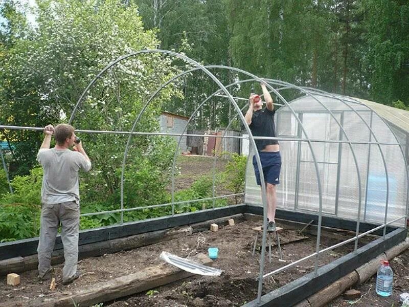 Фундамент для теплицы. Каркас теплицы. Фундамент для теплицы из поликарбоната. Каркас для парника.