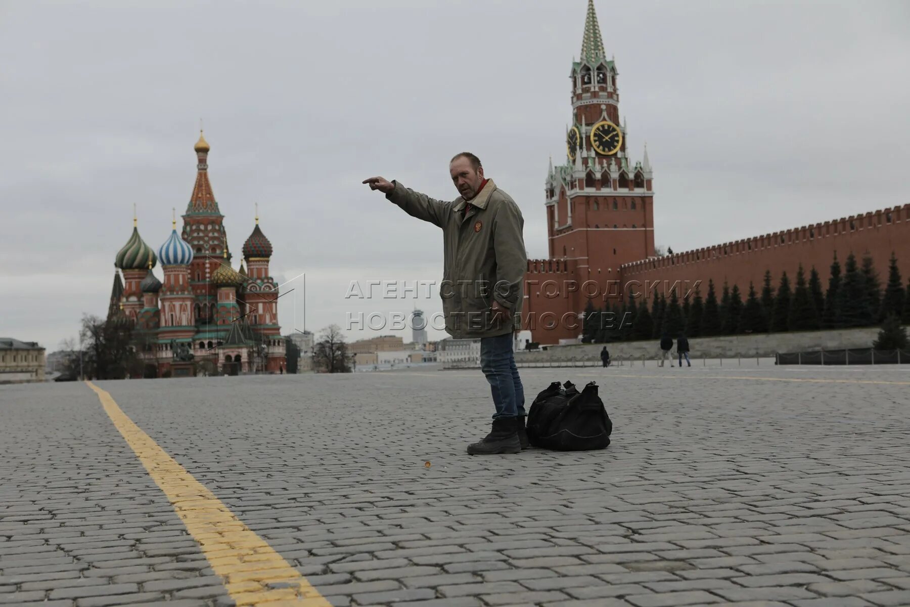 Иностранцы могут голосовать. Иностранцы в Москве. Я на фоне ситуации в стране. Иностранцы в России правила въезда. Кем был появившийся иностранец и для чего прибыл в Москву.