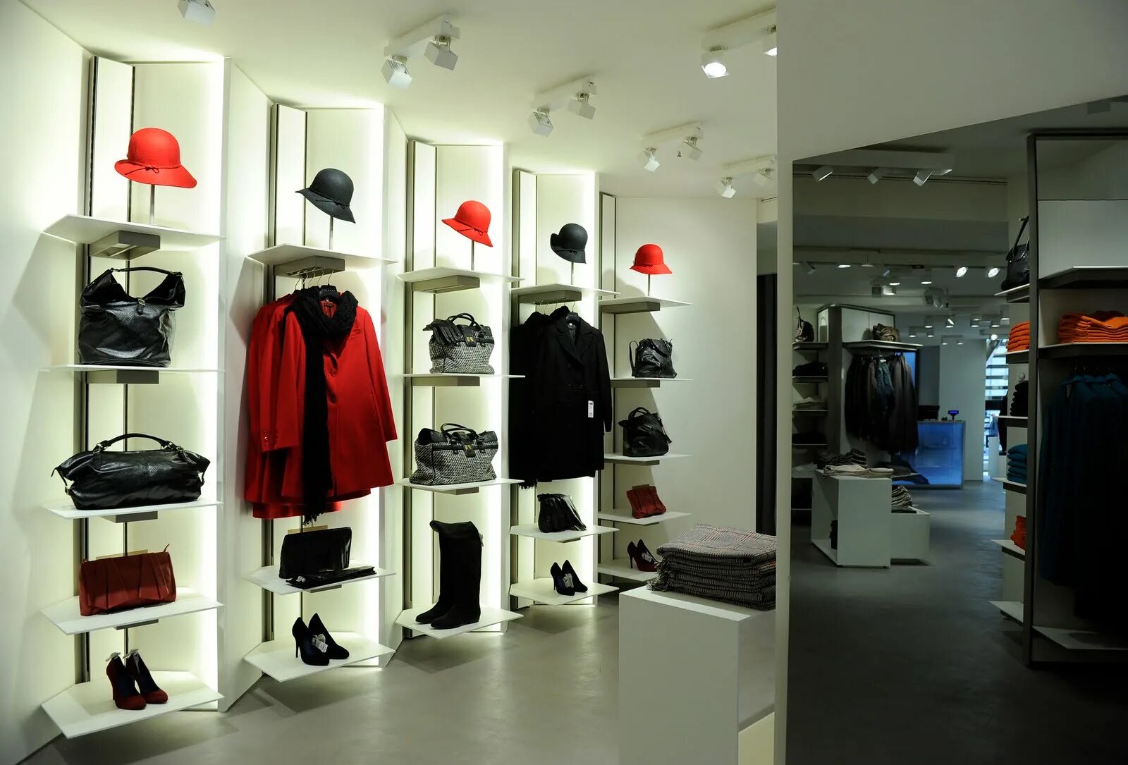 стеганый пуховик piumino. Sisley одежда магазины в москве. Sisley одежда чей бренд. Sisley одежда. сислей магазин одежды.