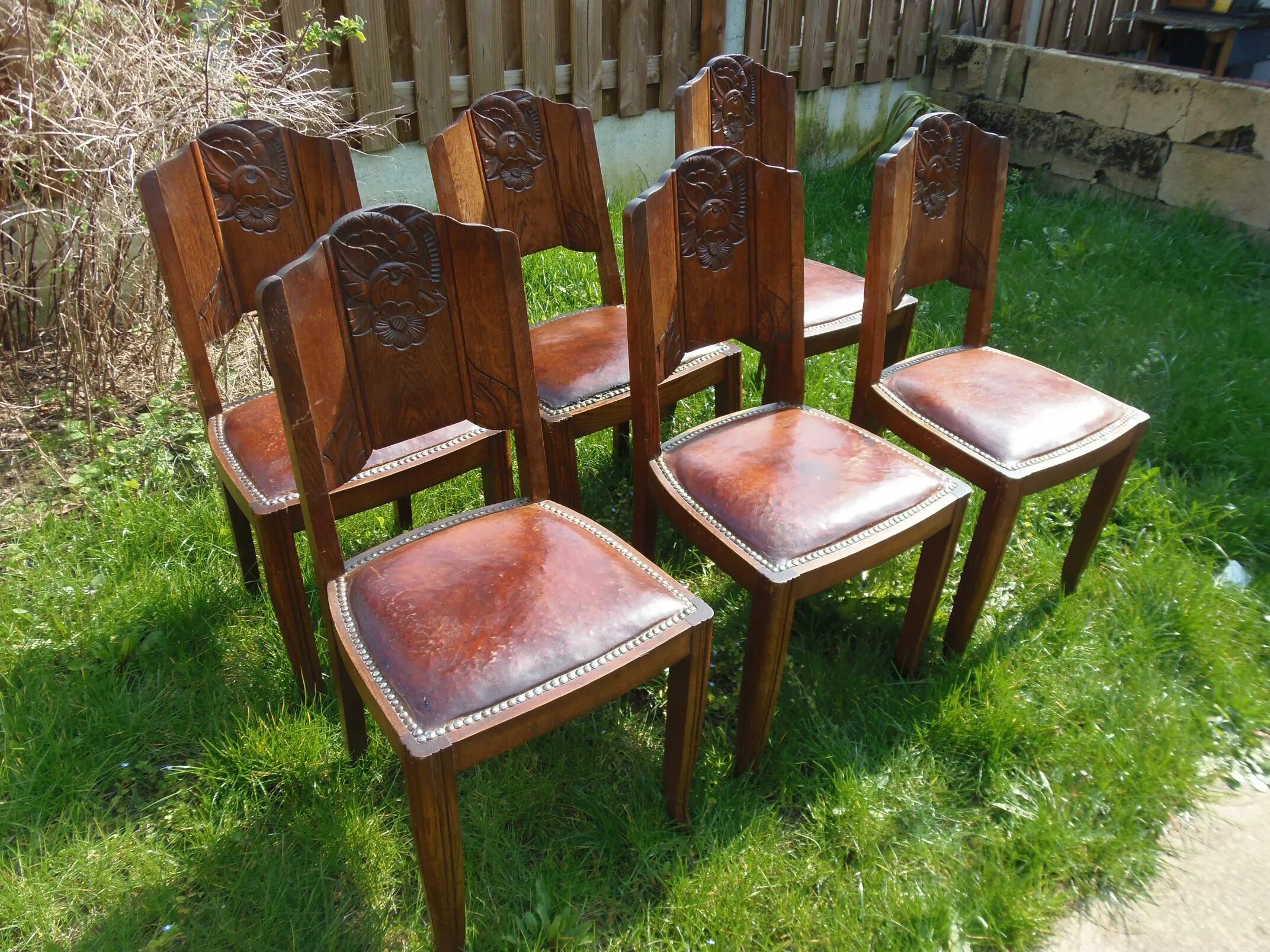 Комплект 6 стульев. Старинный стул. Угловые кухонные стулья старинные. Набор мебели deco. Стулья на 6 мест.