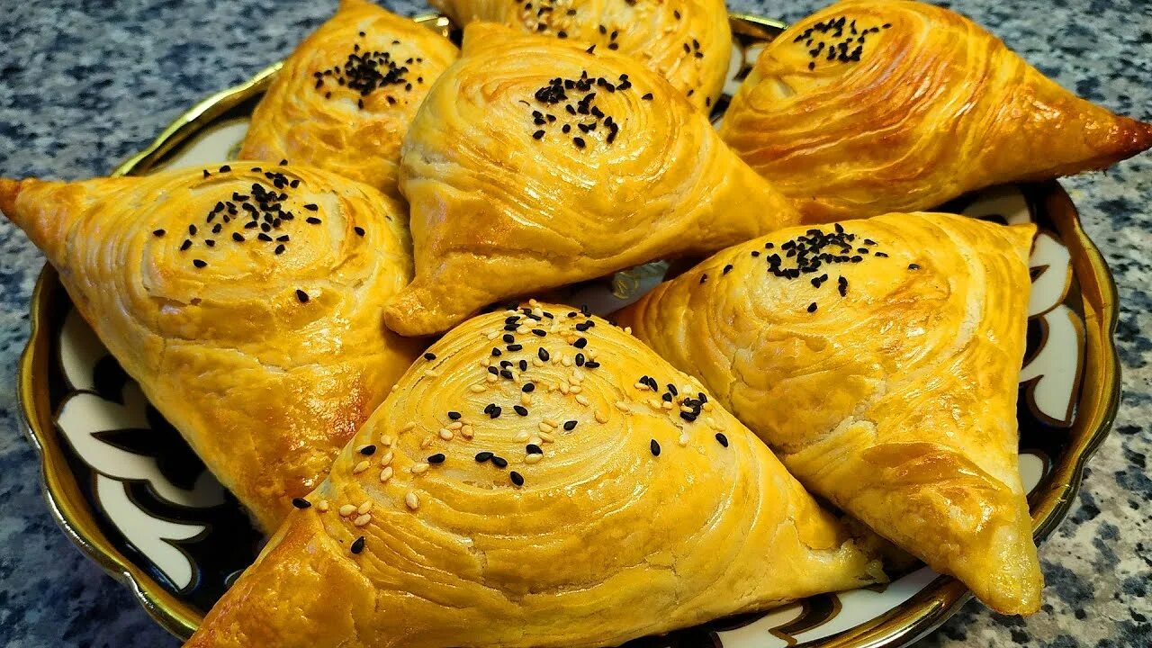 Рецепты слоеной узбекской самсы. Самса тандырная с бараниной. Рецепты слоеной узбекской самсы. Патир сомса. Самса гижда.