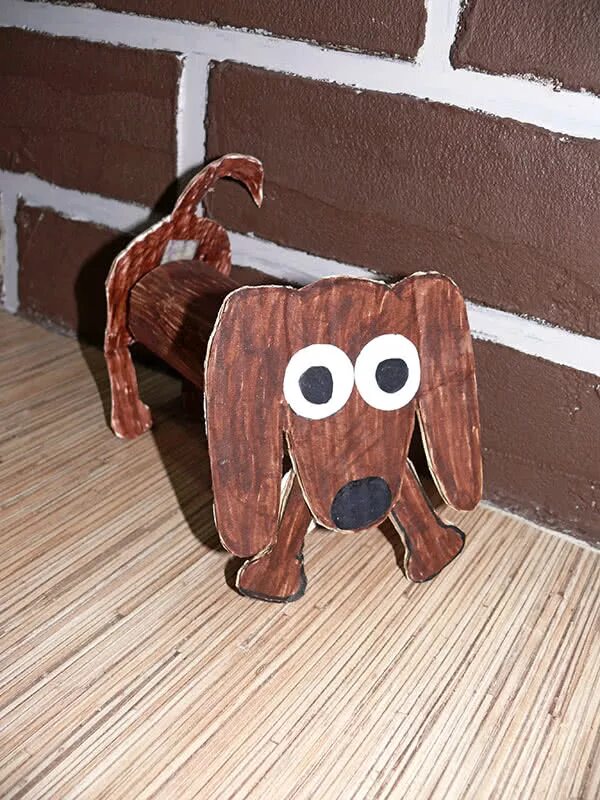 Животные из втулок. Поделка из картона собачка. Собака из втулки от туалетной. Собачка из втулки от туалетной бумаги. Собака из бумаги для детей.