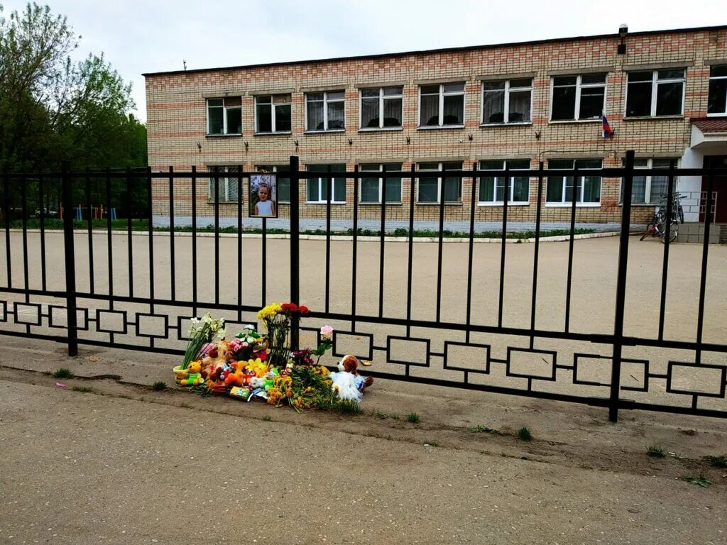 Лсхи пушкин выпуск 1987. Победы учащихся. Школьный фестиваль. Костромская обл. Фото учителей караваевской школы.