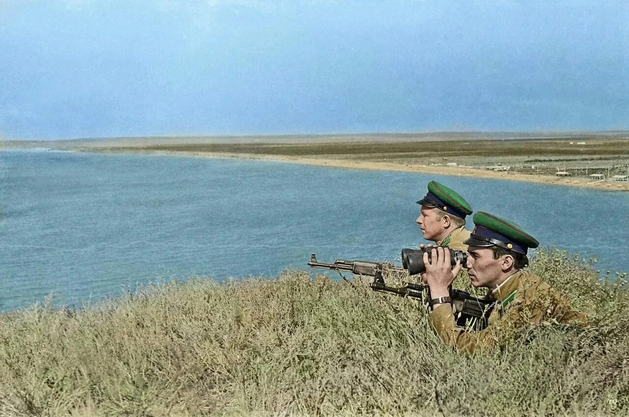 Пограничник пробуждение. Мыс Чаплина Пограничная застава. Застава Джаманчи. Застава 12 погранвойска. Приграничные застава застава пограничные.