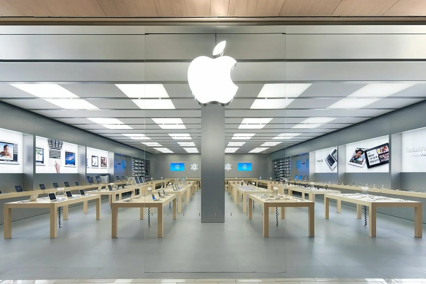 Apple store 2011. Эпл стор. Магазин apple store закрыт. Apple store в москве 2022. Магазин apple в данный момент закрыт.