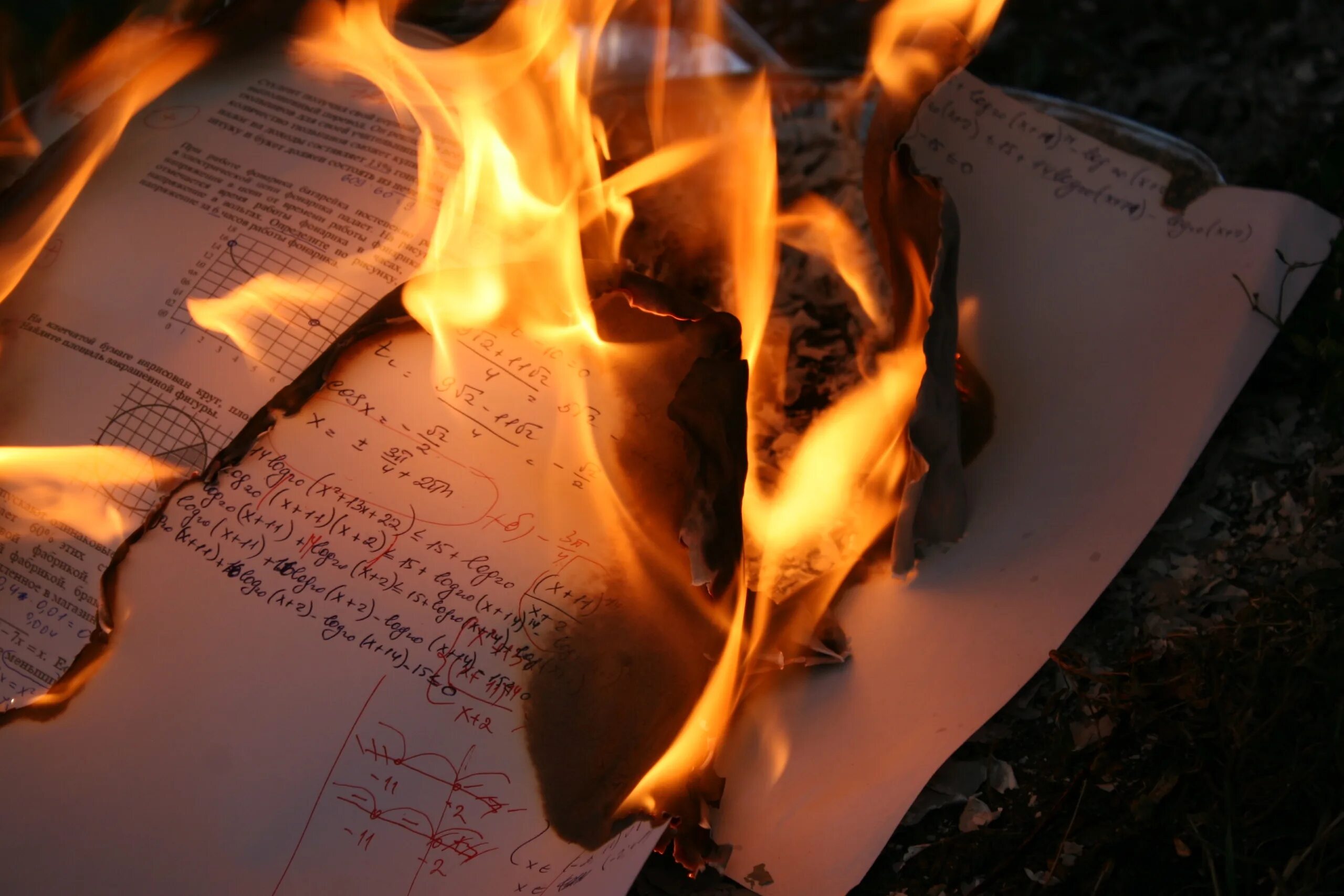 Рукописи не горят чья. Горящие рукописи. Сгоревшая рукопись.