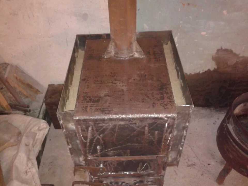 Самодельная металлическая печь. Банные печи самодельные металлические. Железную печь своими руками. Печь для бани из металла. Печь буржуйка с баком 100л.