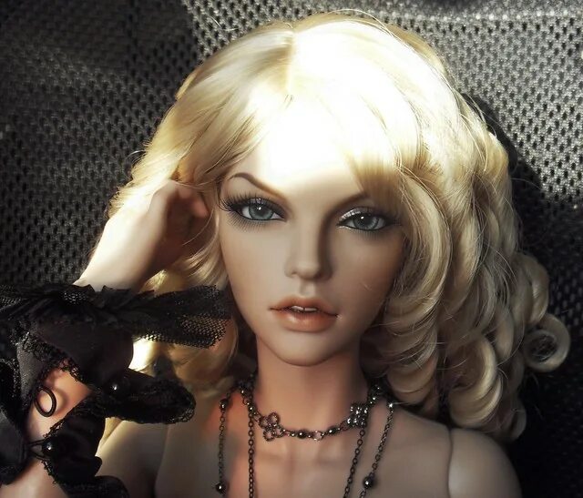 Кукла shantommo купить. Re dolls. Рем и рам куклы. Барби фашионистас 160. Кукла barbie collector star wars.