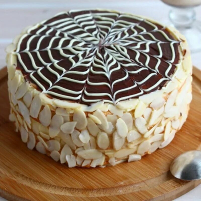 Как сделать паутинку на торте. Паутинка для торта человек паук. Эстерхази паутинка. Торт бисквитный паутинка. Торт с паутинкой сверху.