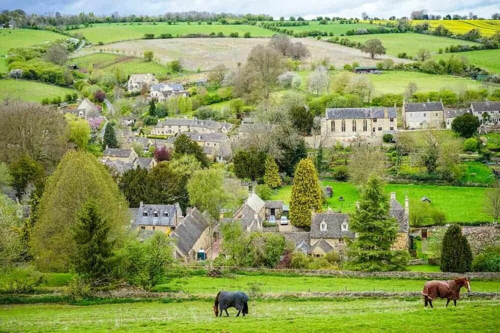 English countryside. Солтон деревня Англии. Котсуолд Англия с овечками. Английская деревня летом. Англия Деревенские жители.