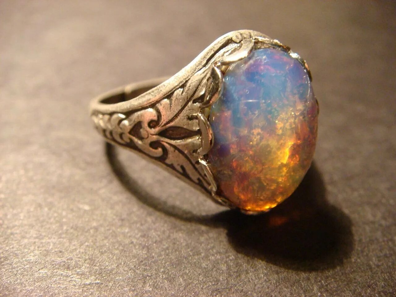 Самое старое кольцо. Antik Silver Ring. Старинные кольца. Старинные кольца с камнями. Старинный перстень с камнем.