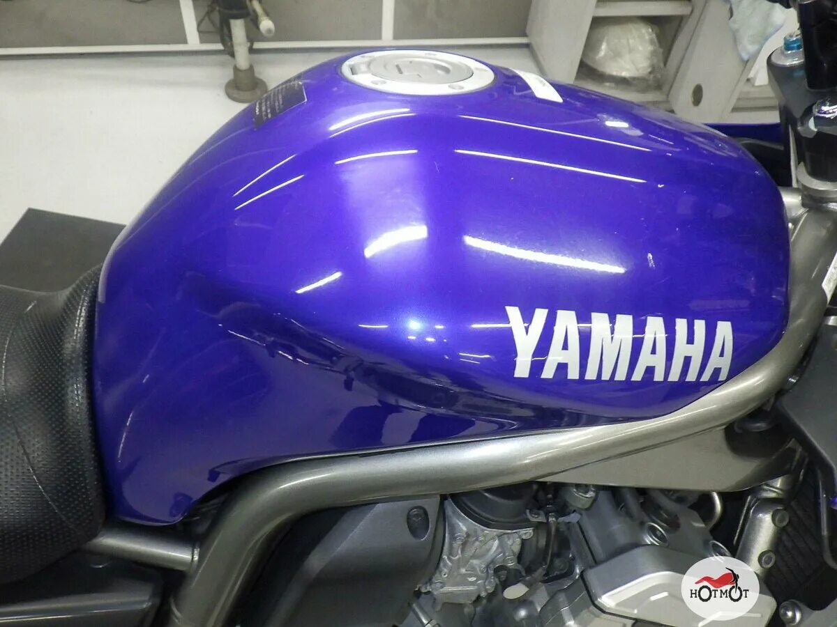 Yamaha fazer 1000. Ветровое стекло Yamaha FZS 1000 fazer. Бензобак Ямаха. Ямаха ФЗС 1000 Фазер боковой пластик. Топливные баки ямаха