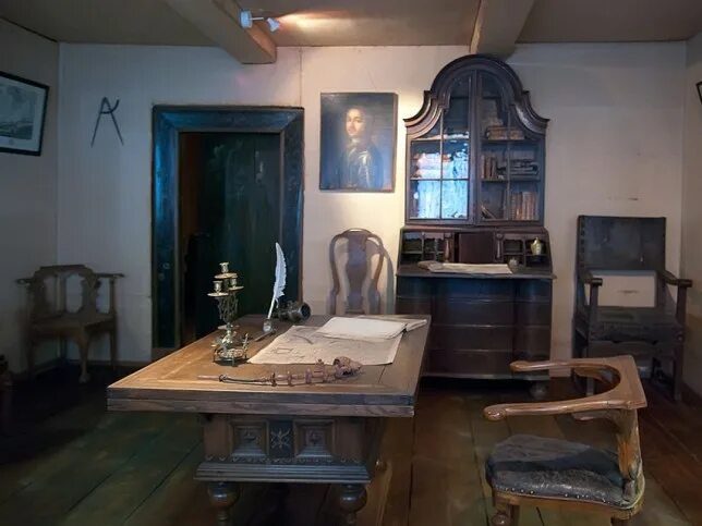 Музей дом петра вологда внутри. Дом музей петра 1 огэ. Петровский домик музей в вологде. Домик петра i в вологде. Дом музей петра 1 вологодская область внутри.