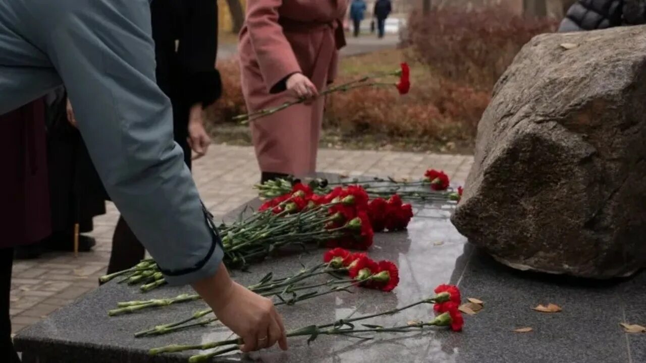 День памяти жертв политических репрессий плакат. Граждане пострадавшие от политических репрессий. День памяти жертв политических репрессий. Память политических репрессий. Реабилитация жертв политических репрессий.