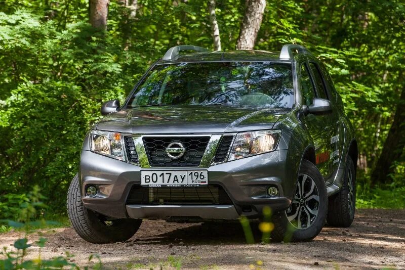 Купить б/у Nissan Terrano III (D10) 2.0 MT (135 л.с.) 4WD бензин механика в Моск