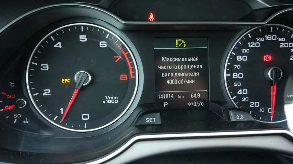 Давление масла в двигателе ауди. Датчик давления масла Audi a4 b8. Датчик давления масла Ауди а4 б8. Датчик давления масла Ауди а4 б8 1.8 TFSI. Датчик низкого давления масла Ауди а4 b8.