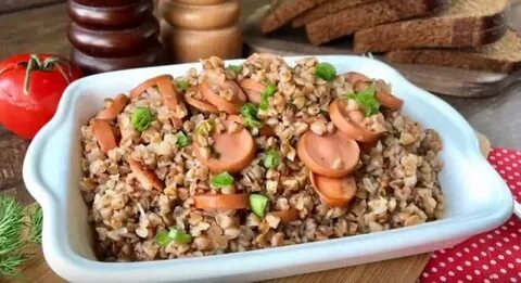 Гречка с сосисками луком и морковью