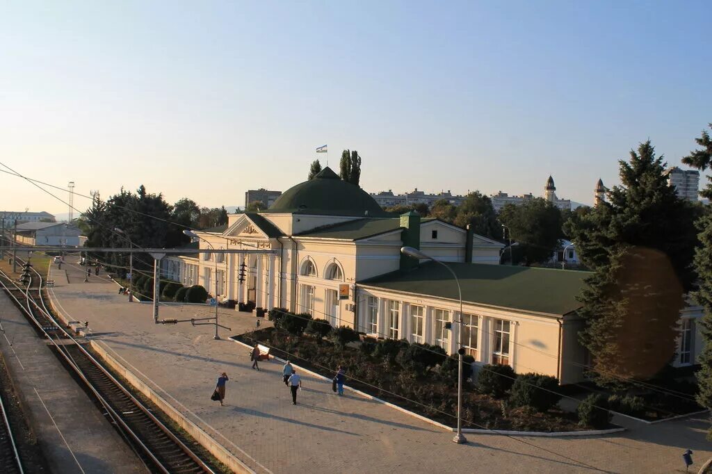 Станция котляревская кабардино-балкария. Кабардино балкария поезд. Жд вокзал прохладный кбр. Вокзал нальчик поезд. Поезд нальчик москва.