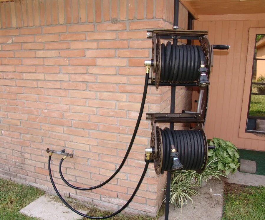 Шланг gardena 50 метров с катушкой. Катушка gf aqua bag mini hose reel. Держатель для садового шланга. Катушка для шланга авд. Подставка для шланга поливочного.