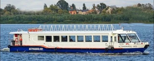 Теплоход астраханец. Речные прогулки астрахань. Ветерок астрахань. Харабали трехречье. Прогулка на катере астрахань.