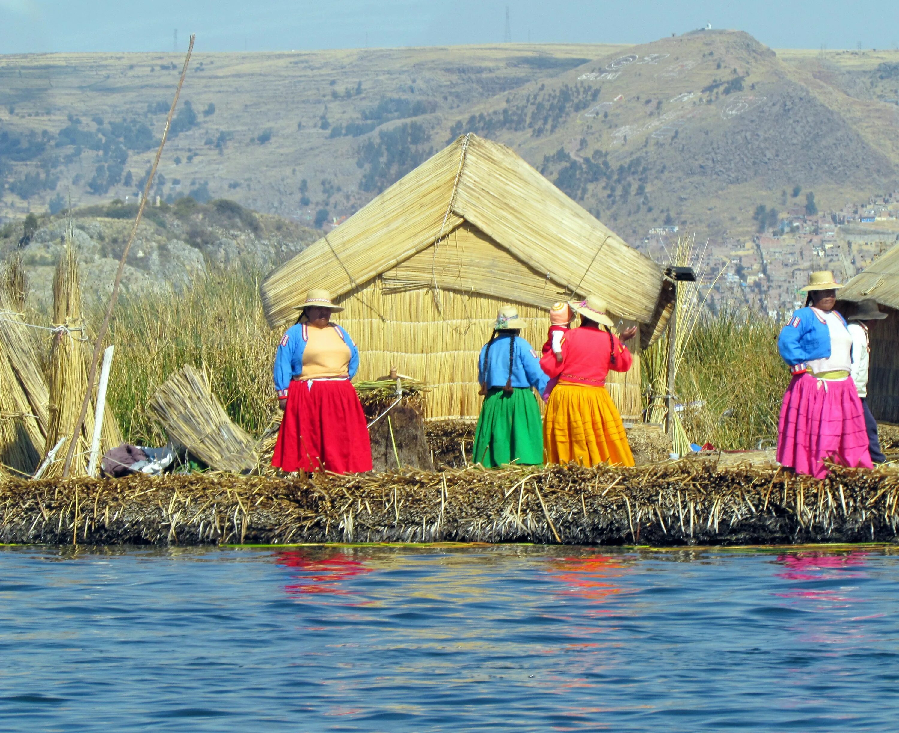 Жилище Аймары. Uros people of Lake Titicaca. Озеро Титикака спирулина. Экспедиция перу