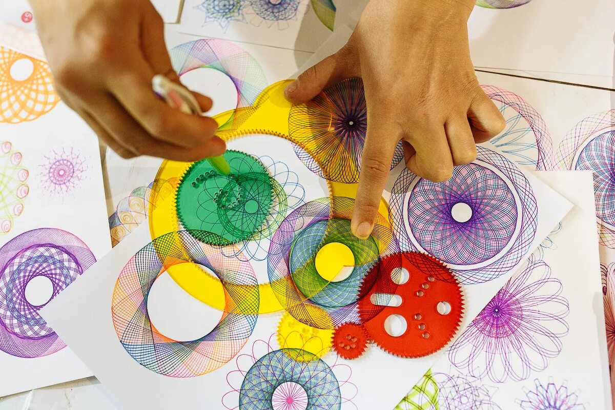 Гайтон спирограф. Спирограф spiroscout. Спирограф видео. Спирограф для детей как пользоваться. Линейка спирограф.