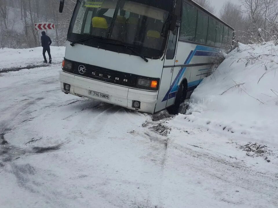 Свежие вакансии для мужчин усть каменогорск. Трасса Новосибирск Усть-Каменогорск. Дорога Зыряновск Усть Каменогорск. Новосибирск Усть Каменогорск автобус. Автобусный парк Зыряновска ВКО.