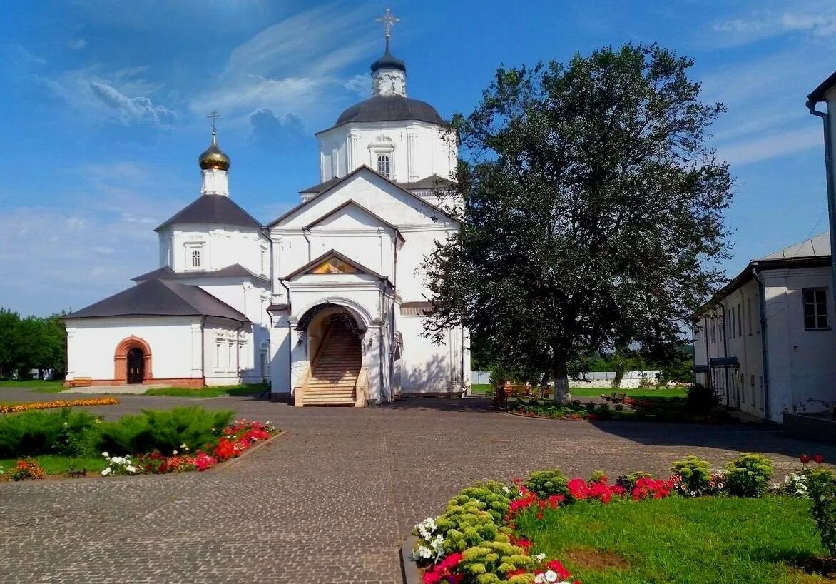 Рыльский Свято-Николаевский мужской монастырь. Рыльский Свято-Николаевский мужской монастырь Курская область. Свято Николаевский монастырь Рыльск. Курск Рыльский мужской монастырь. Рыльск святой