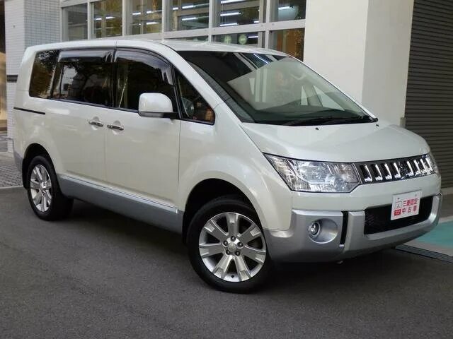 Мицубиси делика 2013 год. Mitsubishi delica d6. Мицубиси делика 2013. Делика 2013. Mitsubishi delica 2013.