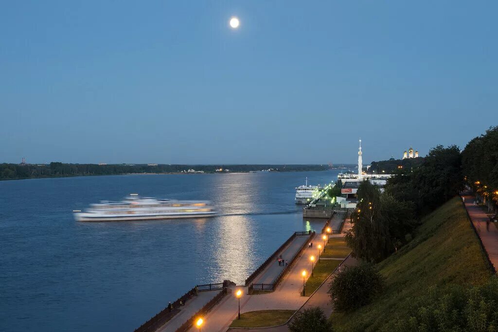 На берегах волги находятся города. Ярославль волга. город ярославль река волга. ярославль набережная волги. ярославская область река волга набережная.