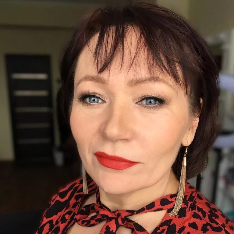 Зрелый макияж. Макияж для женщины 50 лет. макияж для женщин 40+. макияж для женщины 40 лет. макияж для 45-летних.