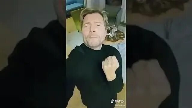 Басков шампанское по такому случаю. Басков мне налей и себе. басков ты мне налей. басков мне налей и себе налей. песня баскова налей шампанского по такому случаю.