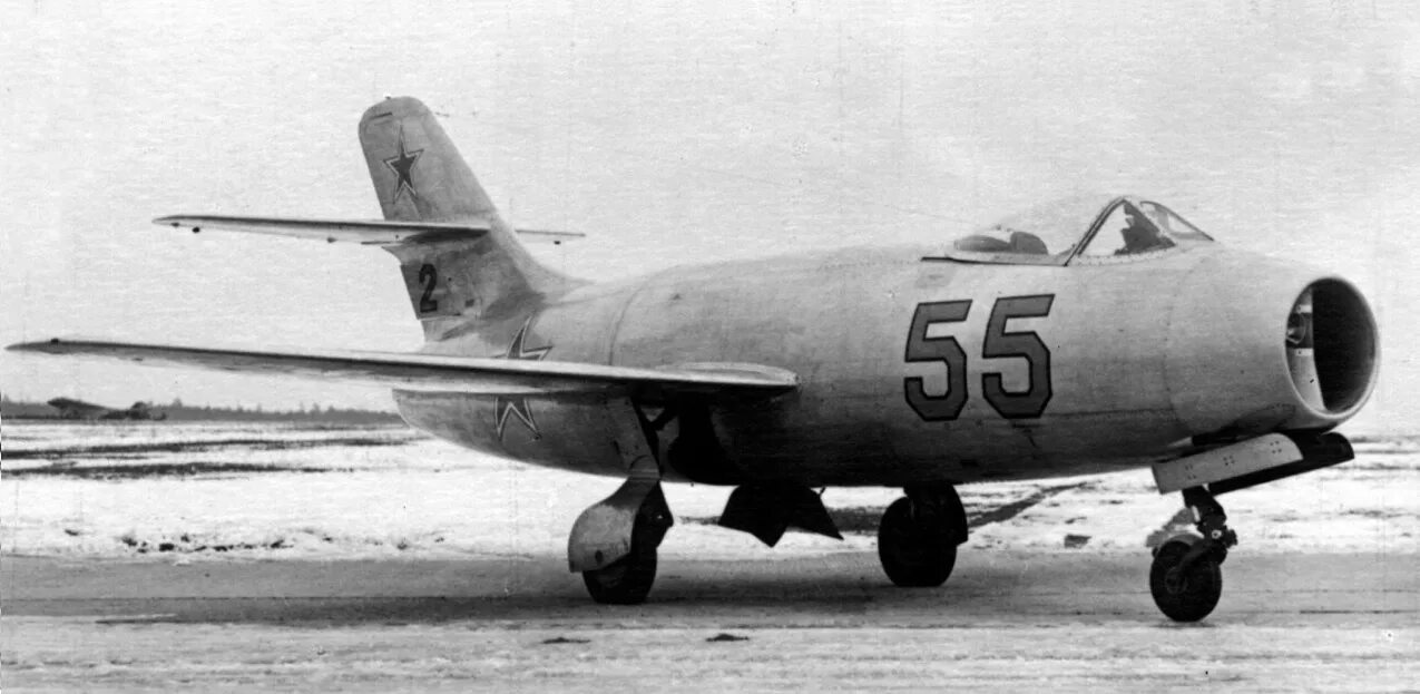 Первые 25 35. Як-25 перехватчик. Самолёт як-25рв. Як 25. Yak-25.