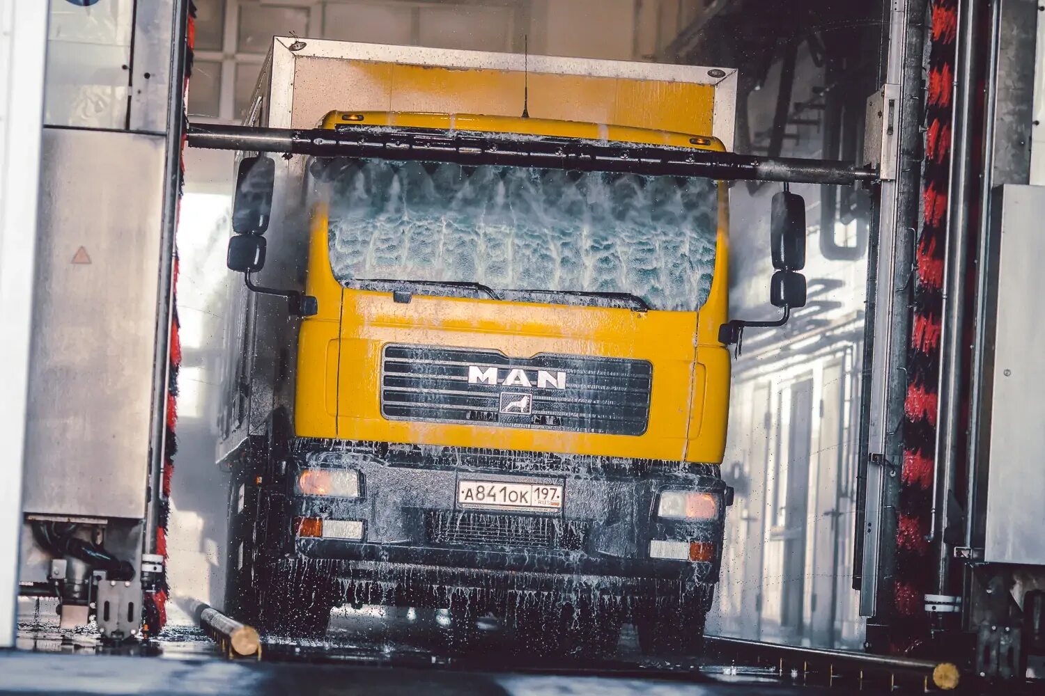 Мойка камаза. Портальная мойка рл - 100 для камаз 65115. Автомойки для грузовых автомобилей. Московская мойка грузовая. Московская мойка грузовая.