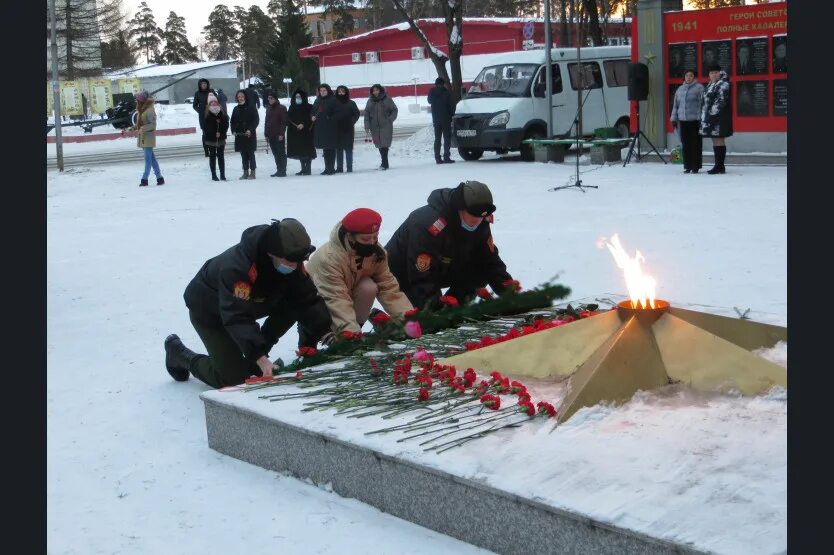 Вечный огонь ноябрьск 2022. 3 декабря. День неизвестного солдата видео для школьников. ). 12 день неизвестного солдата в россии.