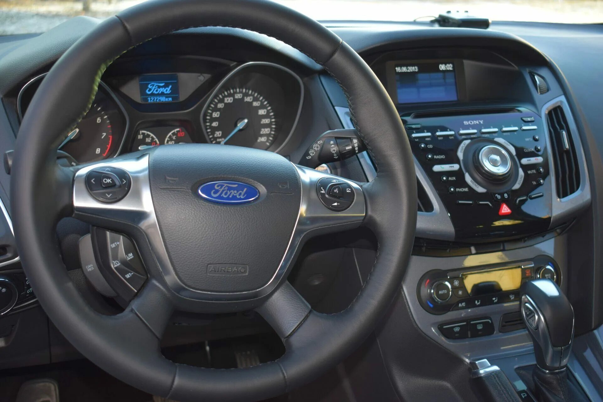 Руль на форд фокус 1 на 1. Перетянутый руль форд фокус 3. Кожаный руль форд фокус 3. Подогрев руля форд фокус 3. Руль форд фокус 3.