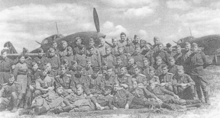 75 гв. Шап. 611 штурмовой авиационный полк. 94 гвардейский штурмовой авиационный полк. 166 гвардейский штурмовой авиационный полк.